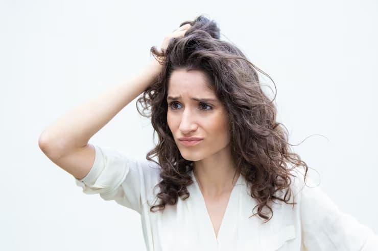 Reasons Of Dandruff In Summer